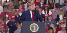 Trump: &ldquo;Cosa hanno combinato in Francia? Nel nostro Paese non accadr&agrave;&rdquo;