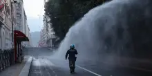Corteo Bologna, cariche e alcuni manifestanti bloccati da agenti