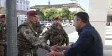 Salvini in centro a Milano incontra i commercianti e i par&agrave;