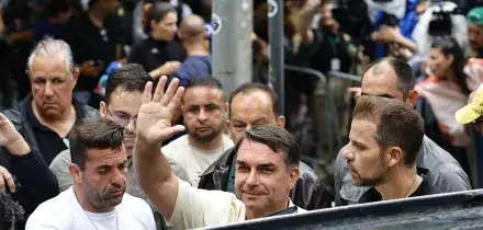 Flavio Bolsonaro ha votato a Rio, '&egrave; l'ora del cambiamento in Brasile'