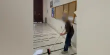 Napoli, studenti ripuliscono la scuola dopo giorni di occupazione