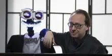 A Bologna sfida al pianoforte tra Roberto Prosseda e il robot TeoTronico