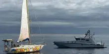 Barche a vela bloccano mercantile con armi per Sigonella, 10 denunciati