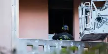 Anziana muore in incendio, sentito vicino di casa per possibile atto doloso