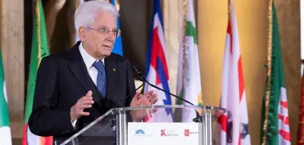Mattarella: 'Le fake news manipolano gi&agrave; oggi l'informazione'
