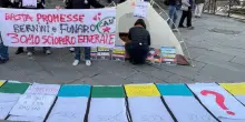 Tenda in piazza Signoria a Firenze contro la crisi abitativa degli studenti