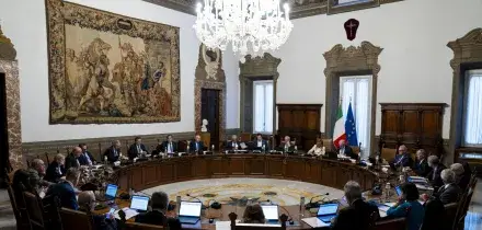 Salvadanaio per i nuovi nati, microtassa sugli affitti ai giovani