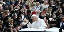 Un secolo di papamobile, il mezzo che avvicina il Papa alla gente