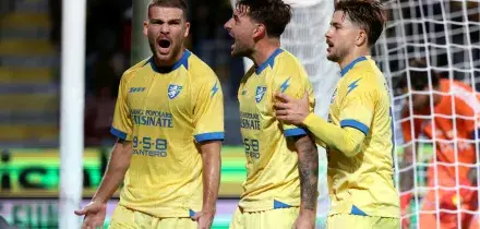 Serie A: il Frosinone strapazza il Lecce, il 5-1 vale il sesto posto