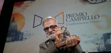 Marcello Fois vince il Premio Campiello 2026 e lo dedica a Michela Murgia
