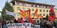 Sciopero a Campobasso, 'abbassate le armi, alzate i salari'