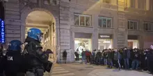 ++ Cariche in pieno centro al corteo Torino ++