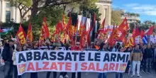 Sciopero a Pescara, centinaia in corteo nel centro, tanti studenti
