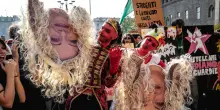 Sciopero generale e cortei in tutta Italia. Scontri a Torino, cariche in Piazza Castello