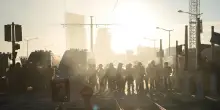 Tensioni a Parigi, lacrimogeni contro i casseurs. Corteo nella calma, poi incidenti