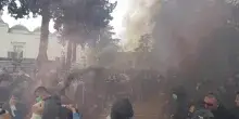 Violente proteste a Tirana, sassi e molotov contro la polizia