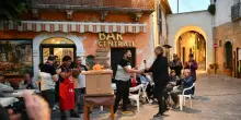 I ragazzi riaprono il bar del paese, la 'restanza' di Canistro