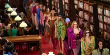 Valentino sfila a Parigi con l'antibiblioteca, la moda come possibilit&agrave;