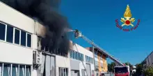 Incendio in un magazzino di scarpe nel Trevigiano