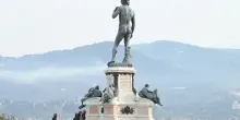 Bombola di gas sotto il David a piazzale Michelangelo a Firenze: 'Inoffensiva', concluso l' intervento