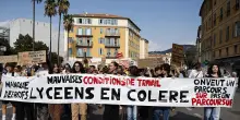 Le voci dei ragazzi a Parigi: 'Noi sacrificati, basta precariet&agrave;'