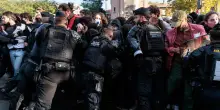 Scontri al corteo studentesco a Parigi, polizia lancia lacrimogeni