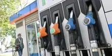 Mimit, prezzo benzina in lieve calo a 2,037 euro, gasolio stabile