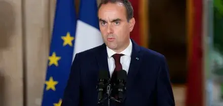 Il premier francese: 'Nessuno pu&ograve; restare indifferente alle angosce degli studenti'