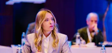 Meloni: 'Valutiamo accise mobili, ma spero si ripristini pienamente il price cap'