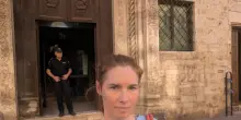 A 15 anni dall'assoluzione Knox posta foto davanti al tribunale di Perugia
