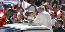 Il Papa, 'attenti alla logica del profitto a tutti i costi'