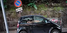Un'altra donna denuncia, 'spinta da una minicar mentre ero in bici'