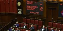 Ok della Camera con 227 s&igrave; alla riforma elettorale. L'opposizione: 'Una legge truffa'. Meloni: 'Avanti cos&igrave;'