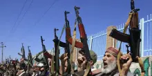 Houthi rivendicano il terzo raid della giornata sull'aeroporto di Riad