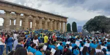 Capaccio Paestum, mille studenti da tutta Italia suonano davanti al Tempio