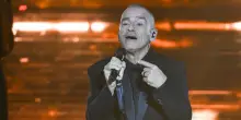 Eros Ramazzotti operato alle corde vocali: "Sto bene, ma devo riposare. Stop al tour"