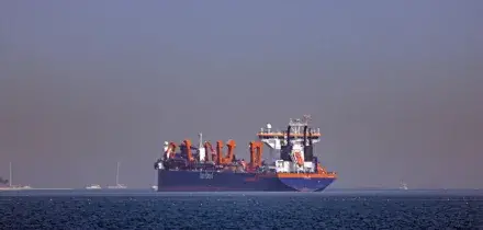 Ukmto, 'nave colpita da proiettile nello stretto di Hormuz, un ferito'