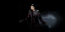 Laura Pausini a sorpresa sul palco con Shakira, 'piango di felicit&agrave;'