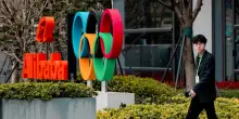 Alibaba patteggia con gli Usa, 600 milioni per chiudere indagine su vendite illegali