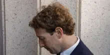 'Il suo yacht non soccorre imbarcazione alla deriva', bufera su Mark Zuckerberg