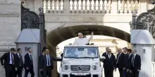 A otto giorni dall'intervento Leone a Piazza San Pietro in papamobile