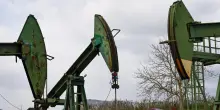 Il petrolio riduce la corsa, Brent a 105,7 dollari