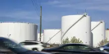 Il gas si mantiene sui massimi sopra 78 euro, Brent oltre i 100 dollari