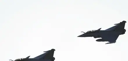 Lituania chiude lo scalo di Vilnius per possibili droni, Nato mobilita i caccia