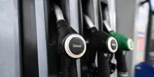 Carburanti, stangata per l'estate: prezzi ancora in salita
