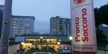 Al pronto soccorso aggredisce sanitari e danneggia macchinari, arrestato
