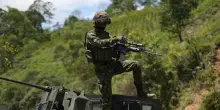 Colombia, revocato il divieto di bombardare i campi della guerriglia