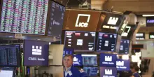 A Wall Street S 500 tocca nuovi massimi storici con titoli tech e calo del petrolio