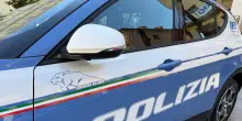 Giovane turista straniero ferito a bottigliate a Napoli durante rapina