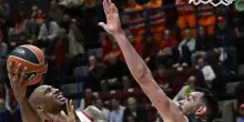Basket: tutti a caccia dell'Armani cannibale, con un occhio a Nba Europe